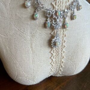 ✨Elegant Silver Necklace with Opal✨